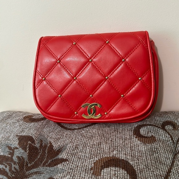 🌺🌺 NWT BEAUTIFUL RED CROSSBODY BAG